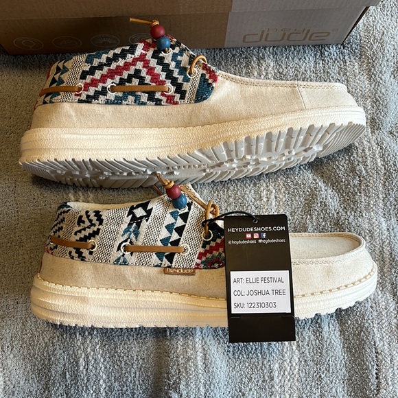 NIB Festival Hey Dude Shoes - Picture 5 of 12